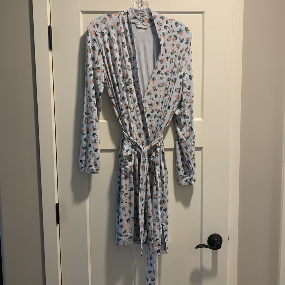 DULUTH Dang Soft knee length robe plant lady XS NWOT